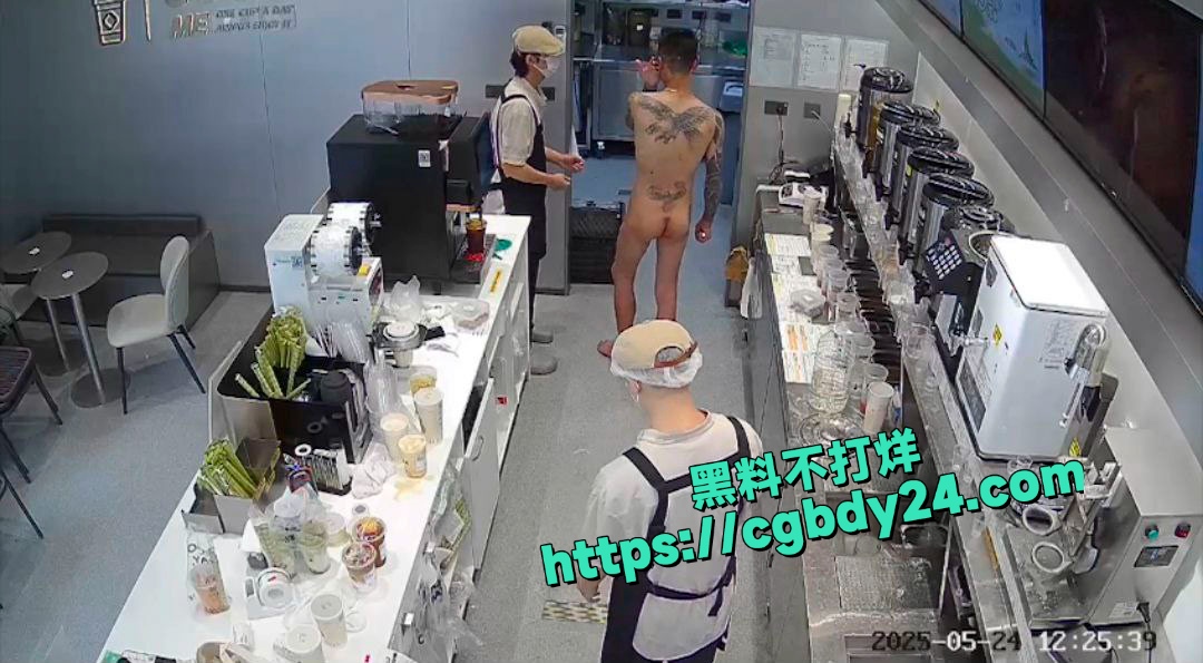 古茗奶茶店精神纹身男脱光衣服抢劫6