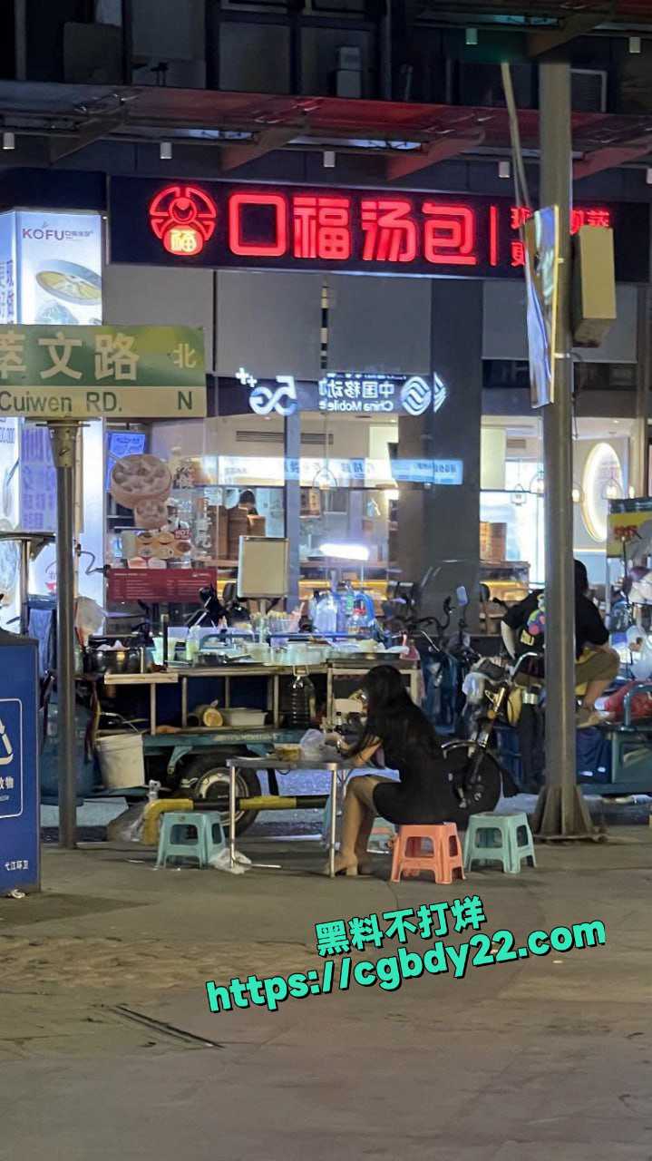 超级骚货大胆露脸记录日常生活 户外露出自慰11