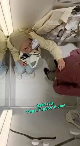 马来西亚试衣间 两对情侣试衣间羞羞事被偷拍3