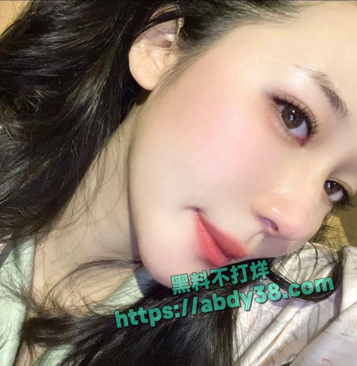 快手网红牌晓亮直播间公然吸毒 29