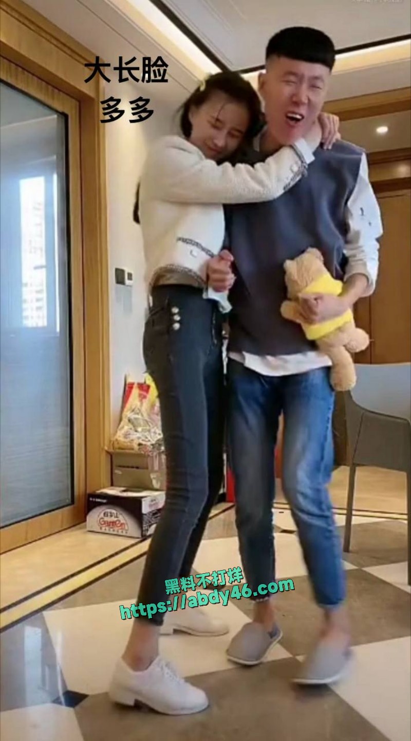 女网红多多举报大长脸 1