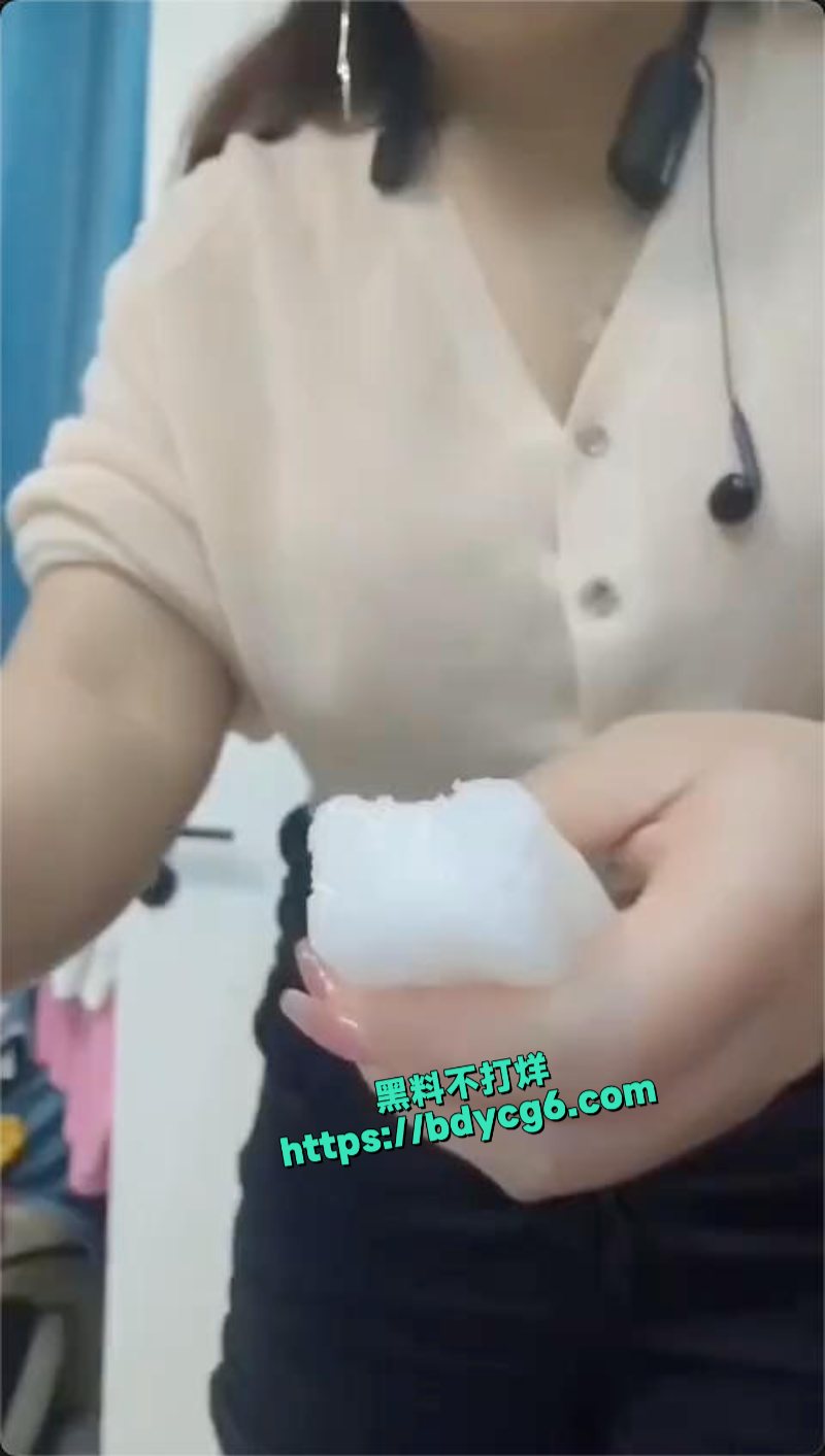 直播冰镇骚逼1.jpg