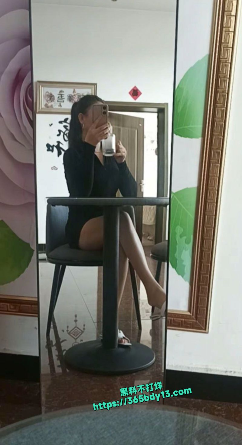 湖南长沙精神小妹刘思雨不雅私拍合集2