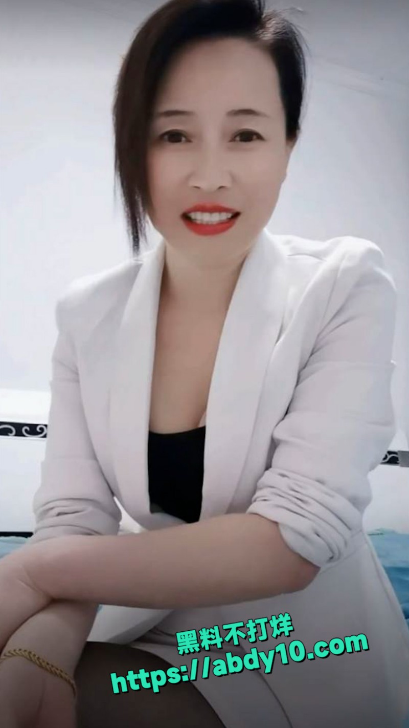 抖音40万粉丝熟女网红 荣姐 3