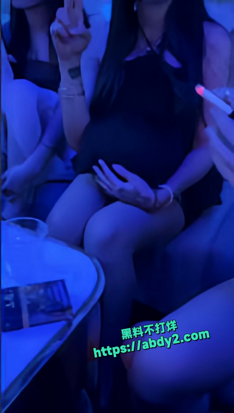 广西孕妇站台大肚子妈妈为奶粉钱下海当鸡 4