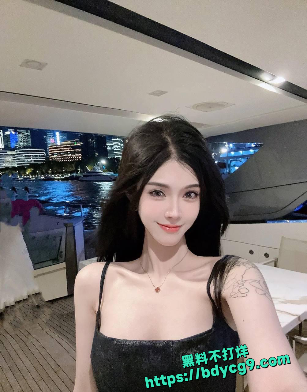 顶级名媛黄丽娜第二弹骚逼甩龟男4