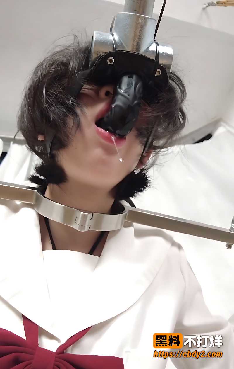 JK妹子被固定在支架上嘴里塞着开口塞6