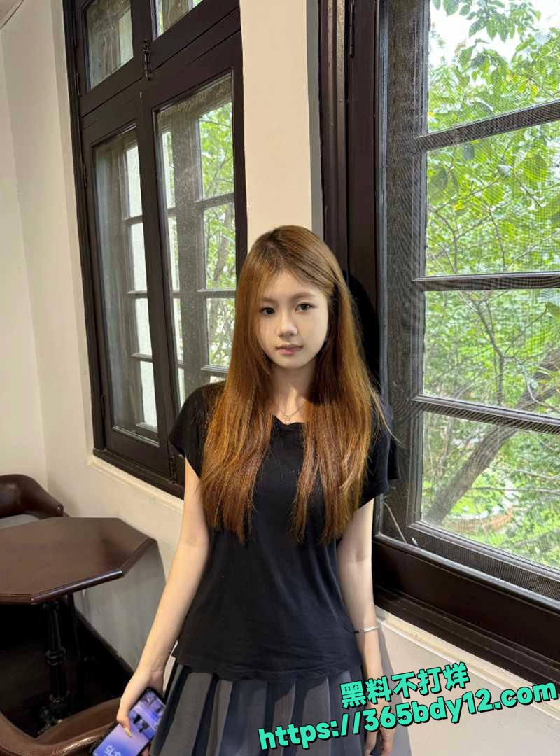 杭州劳斯莱斯古斯特车主老婆偷情视频泄密2.