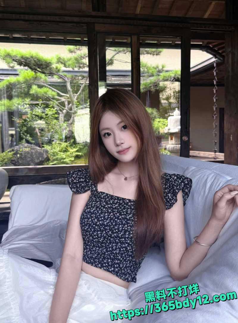 杭州劳斯莱斯古斯特车主老婆偷情视频泄密11.