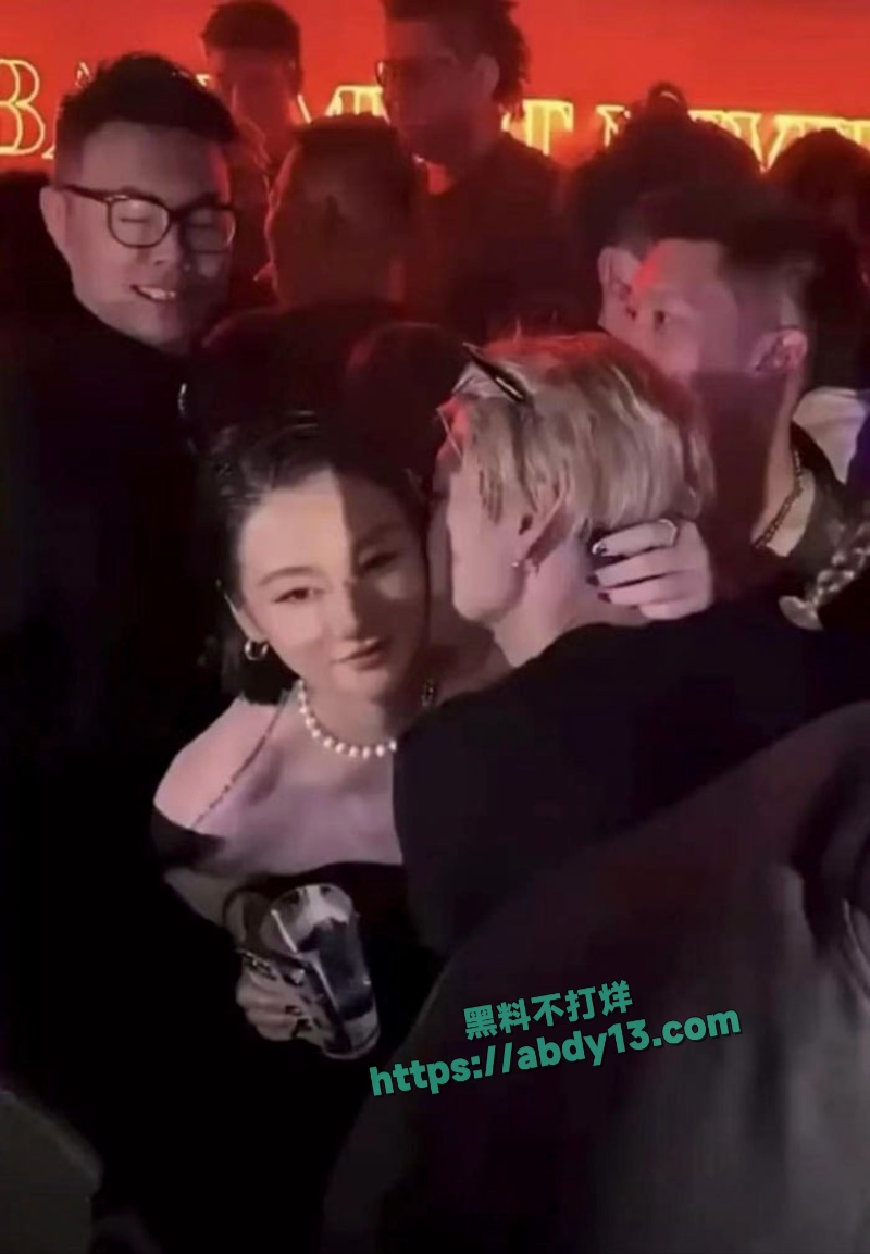 王嘉尔被曝私生活混乱 5