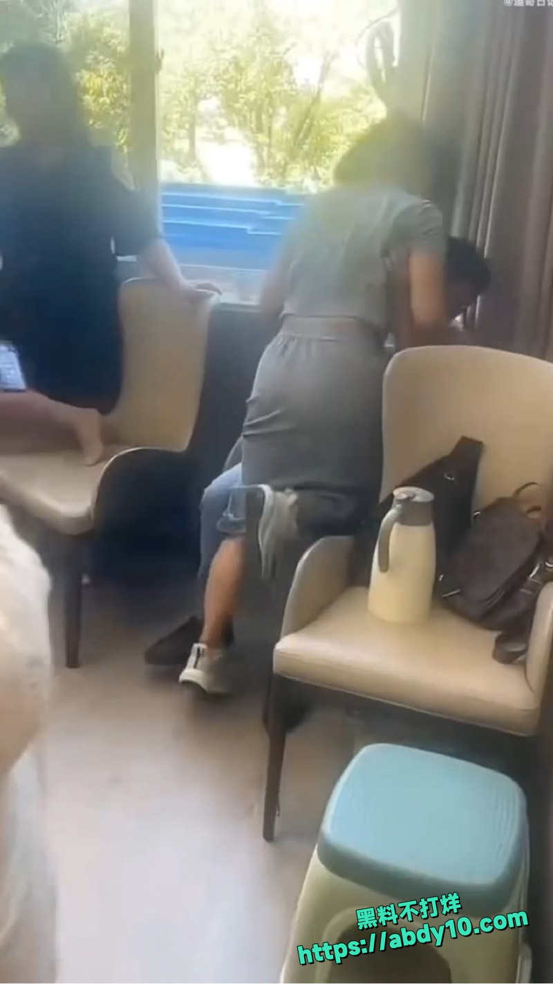 同学聚会老婆贴班长跳舞2