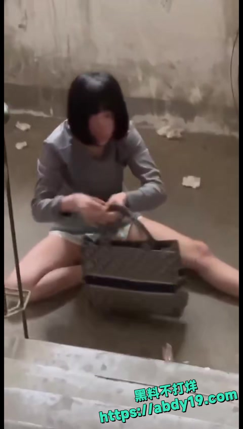 冰妹嗑药丧尸行为曝光1