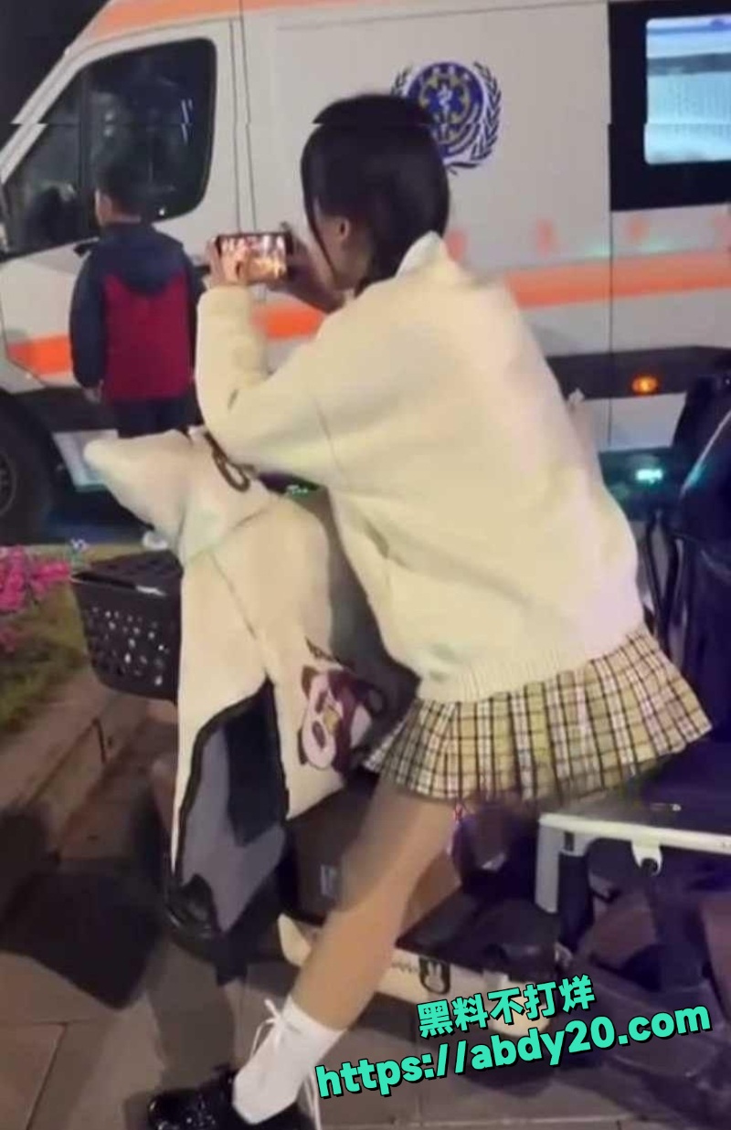 师范大学外卖小哥撞大学生 4