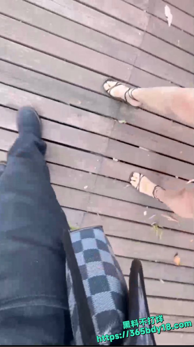美熟少妇爬山被抱操视频5