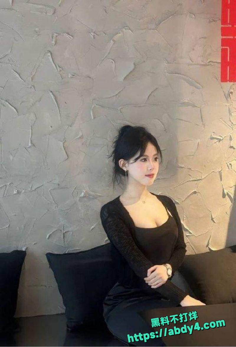 大学生包养黑丝口交视频2