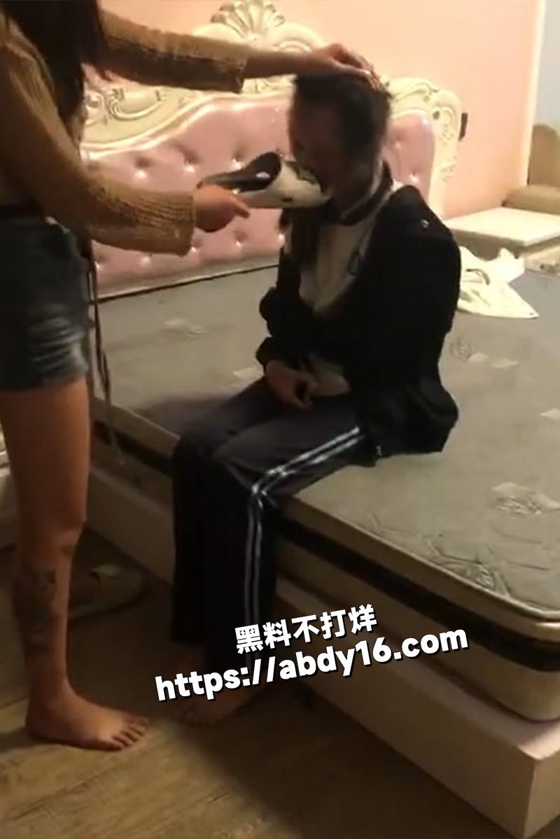 高中学生妹被黄毛纹身精神小妹2