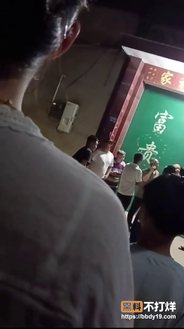 任丘市正洛村吃瓜3