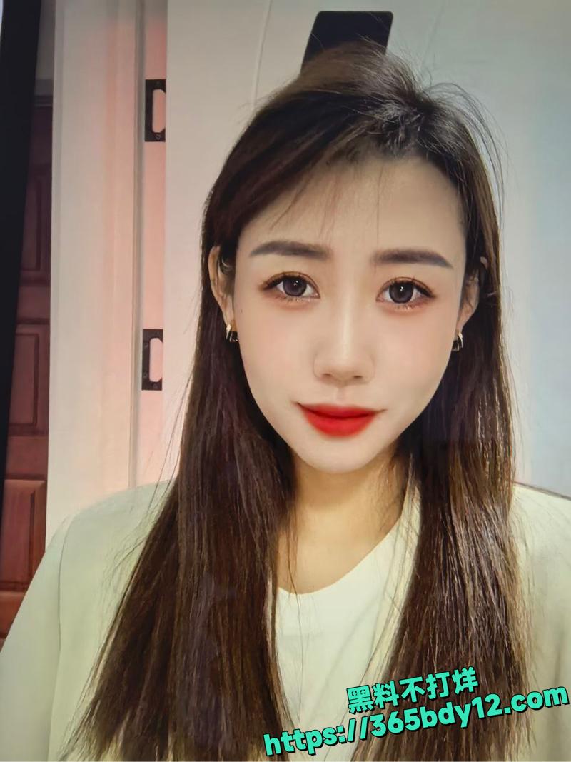赵莉莉婚内出轨被曝光4.