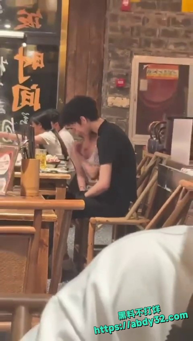 眼镜妹手摸鸡巴视频6