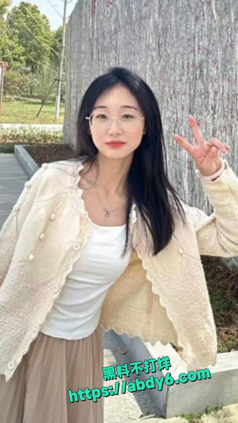 湖北科技学院女大学生 3