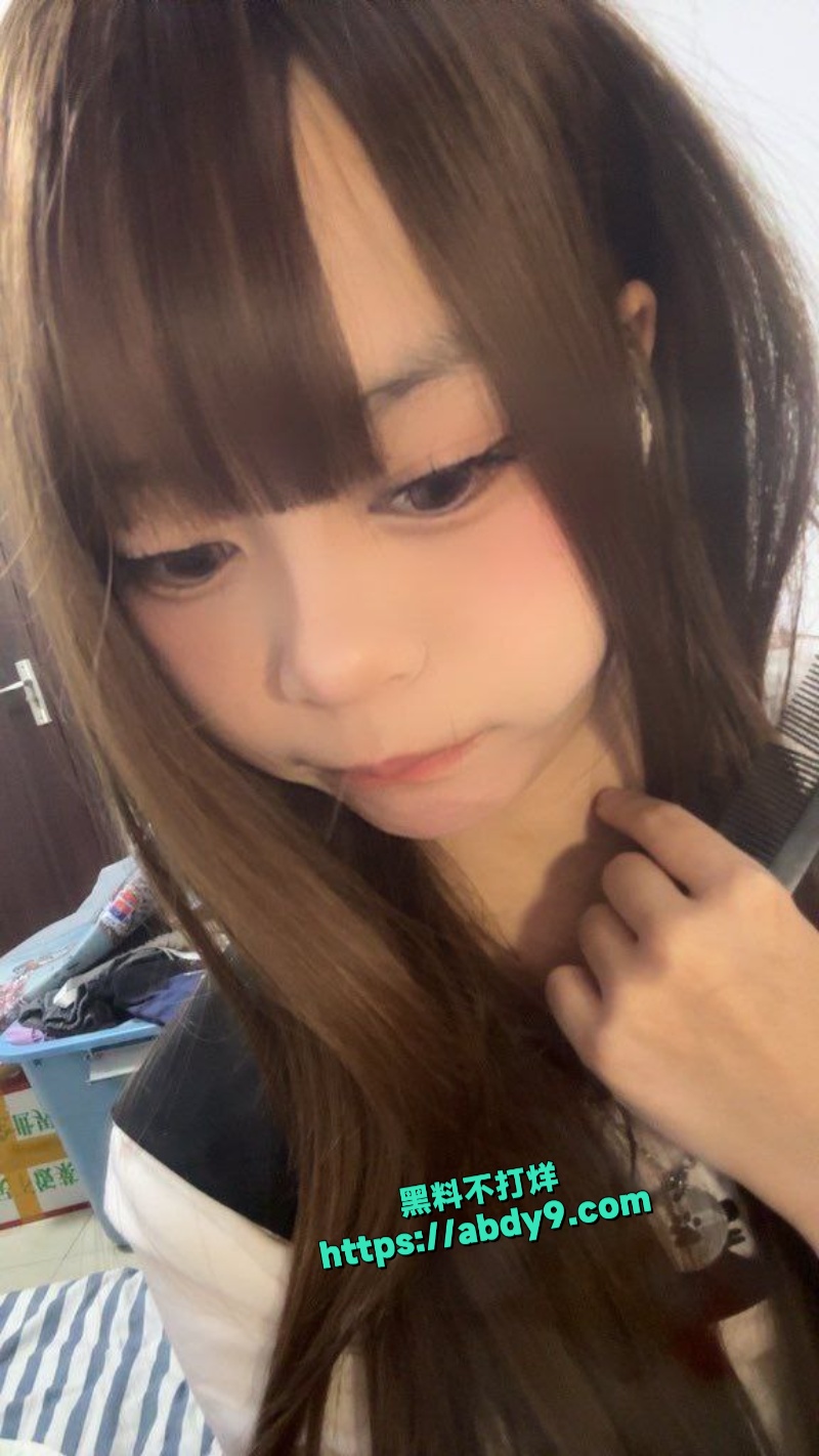 成都二次元萝莉柔柔给金主拍摄勾引视频 3