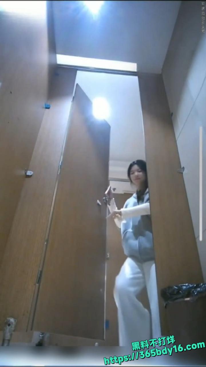 商场厕所美少女偷拍视频 9.