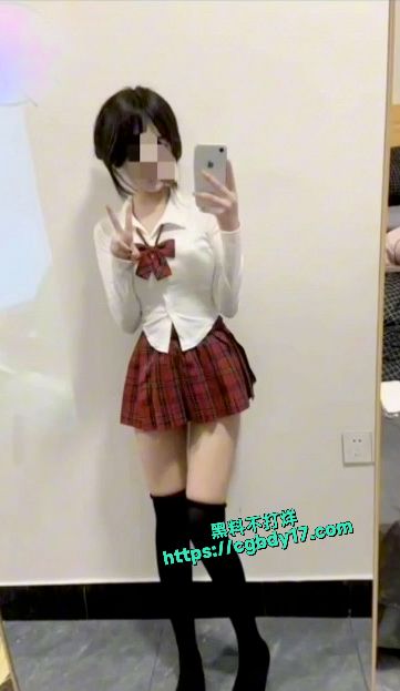 鬼父在女儿旁边干她闺蜜6