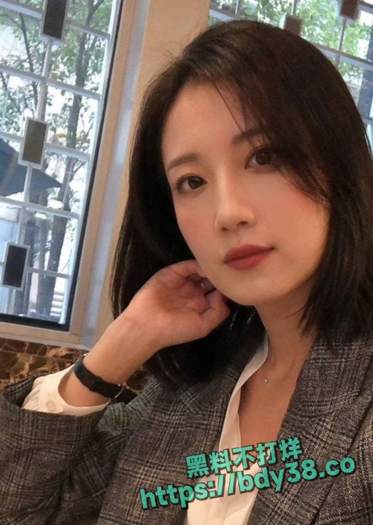 反差少妇郑佳怡被老公投稿曝光
