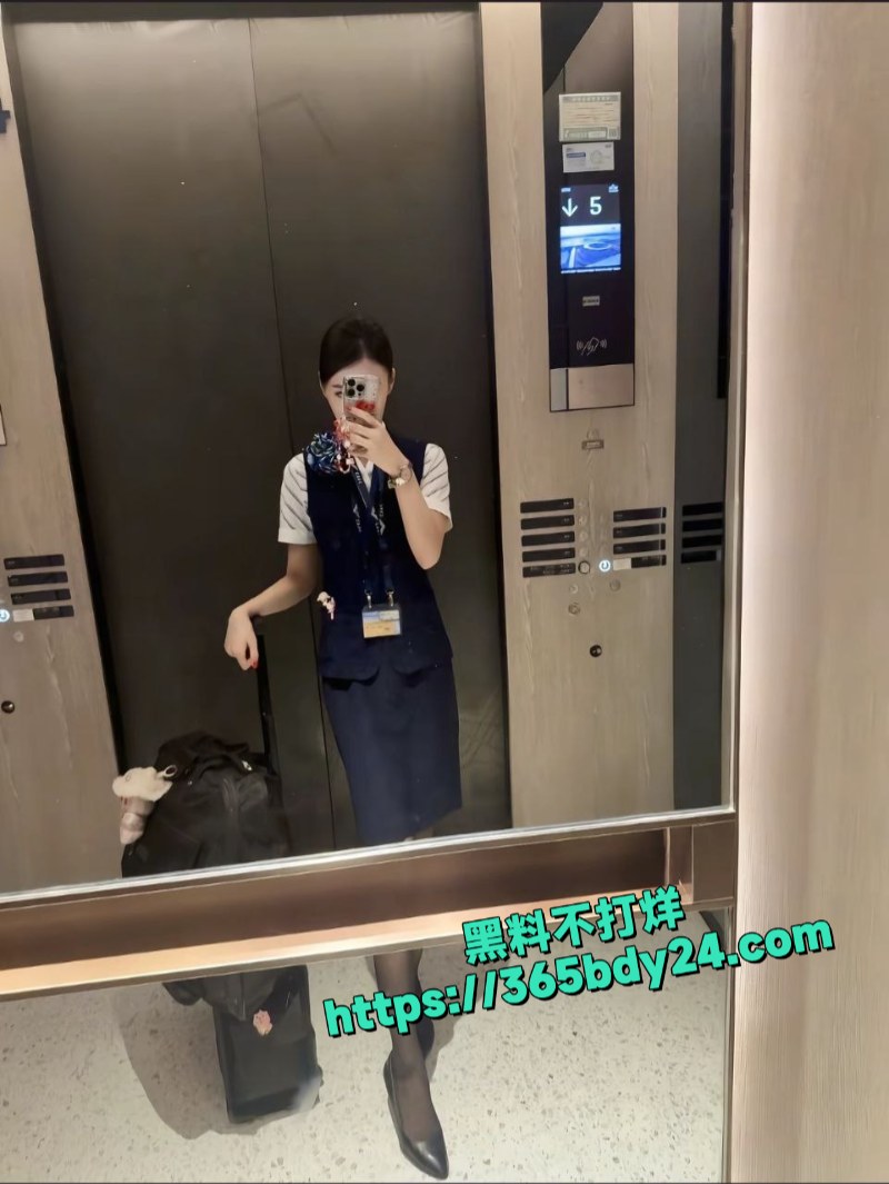 南方航空空姐媛媛大尺度私拍视频流出 7