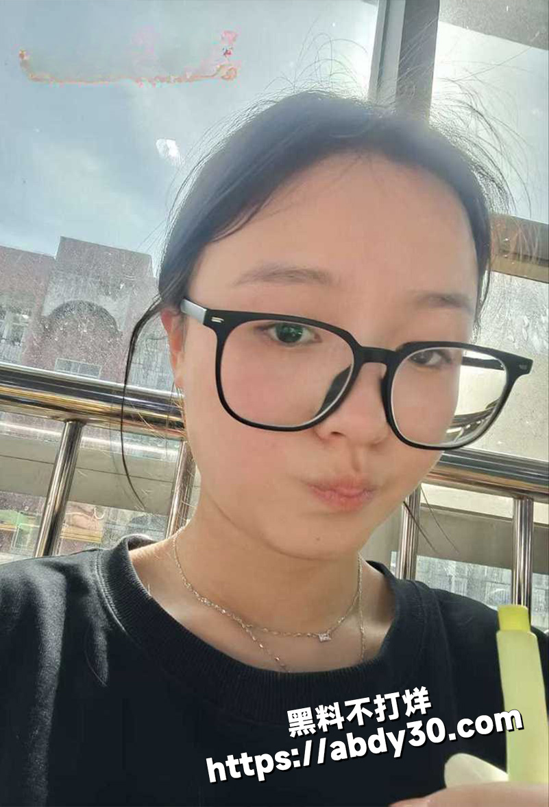 反差眼镜妹 刘琳娜