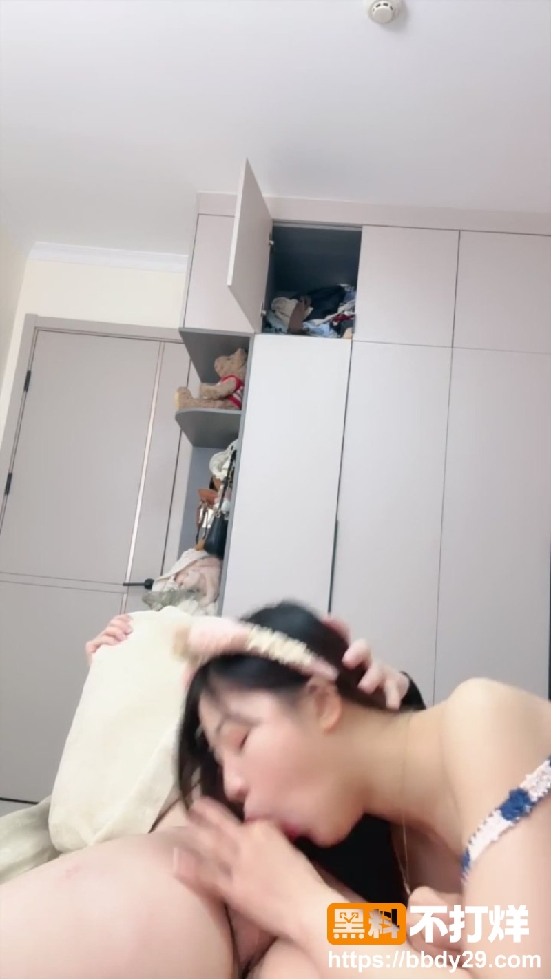 女大生约保安大叔床上大战4
