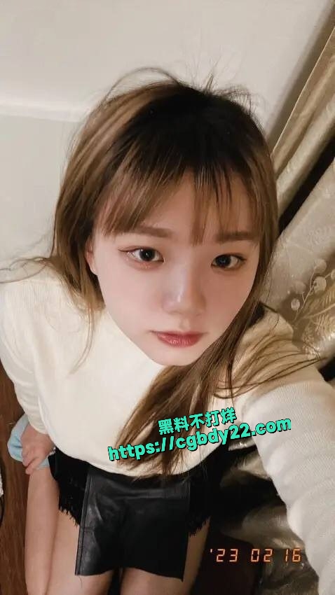 大一新生林语儿自拍给学长的裸照和露脸自慰视频被外流了出来7