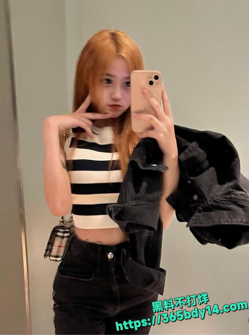 兄弟女友深喉口交挑逗 4.
