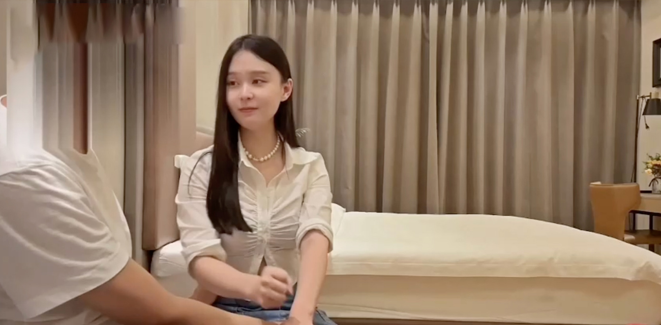 高颜值美少妇背着老公出来卖 把少妇操爽了她直呼 卧槽你的鸡巴比我老公的还要猛！