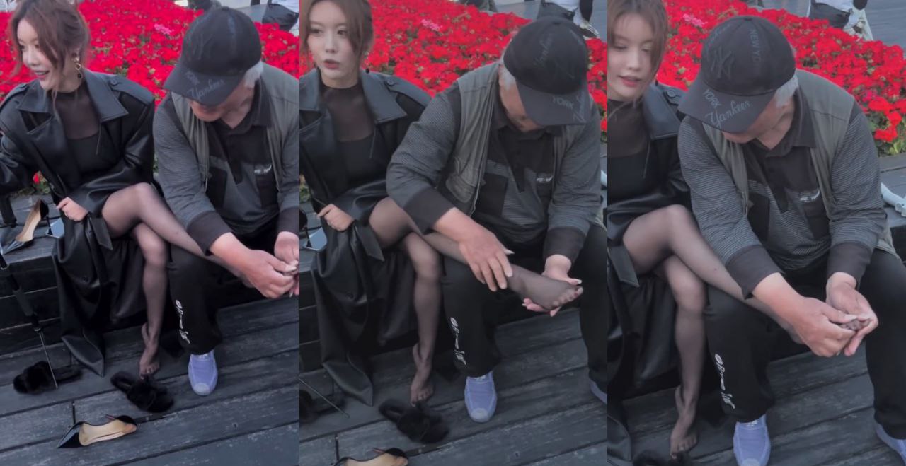 黑丝美腿玉足被大爷肆意疯狂把玩 美女不拒绝还相当配合 看来还是大爷有钱啊