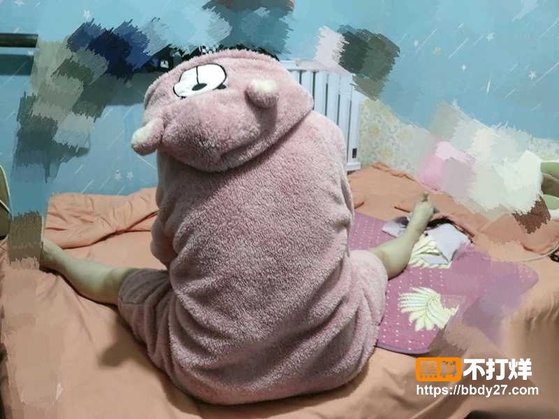 兄弟出门就偷偷第一次操了她媳妇4