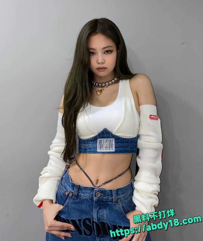 Jennie泡澡照被黑客曝光21