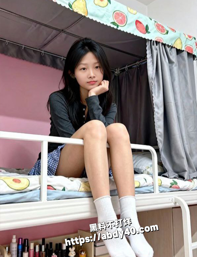 湖南反差学生妹 蒋欣.jpg4