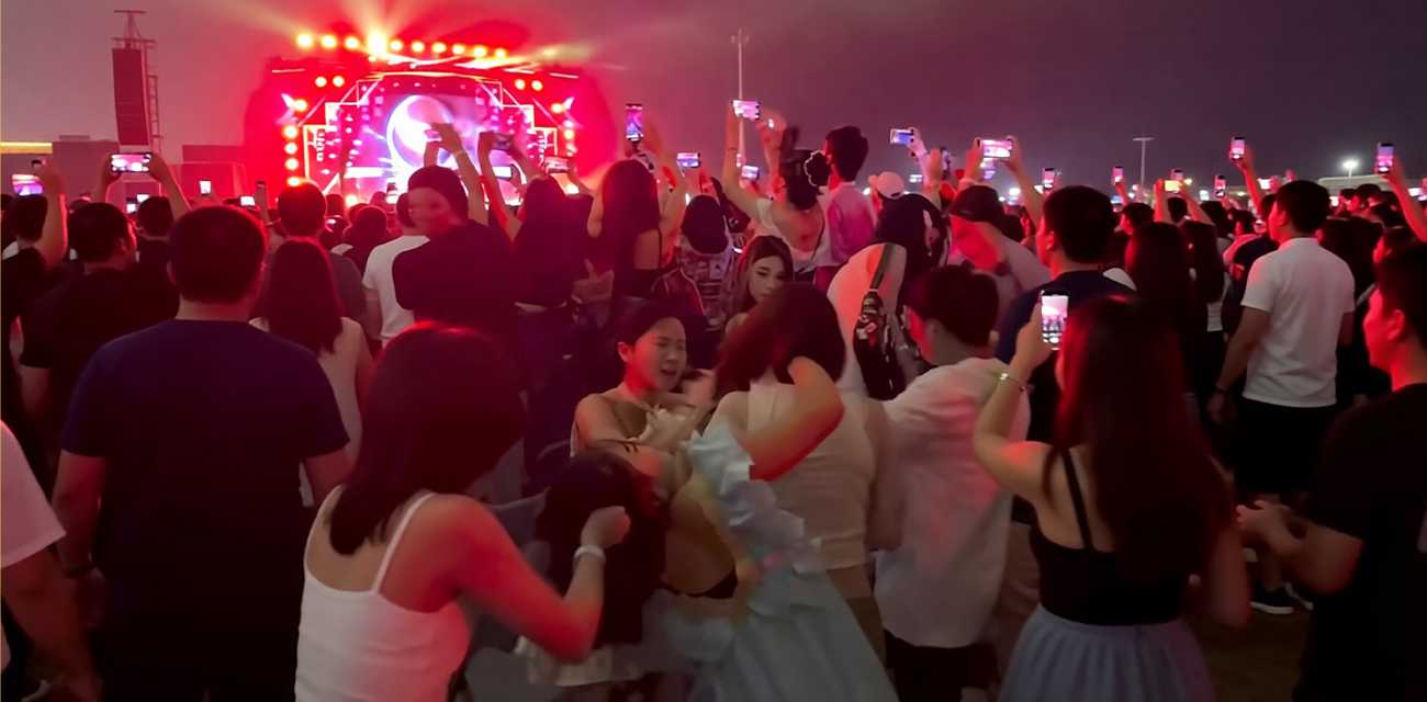 权志龙澳门音乐节上演 粉丝互殴 台下粉丝为抢位冲突引全网热议