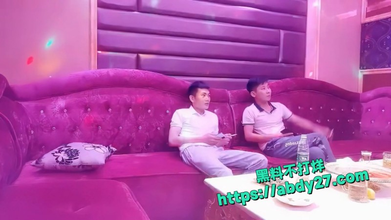 ktv唱歌之余玩4P  1