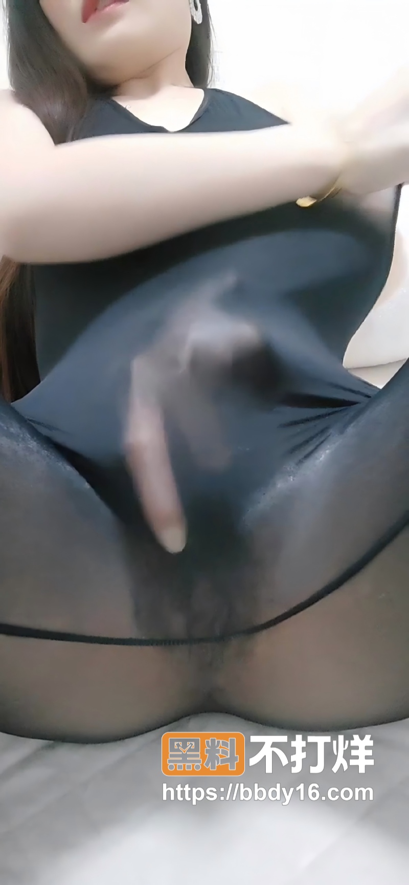 性感黑丝少妇丝袜抠逼自慰