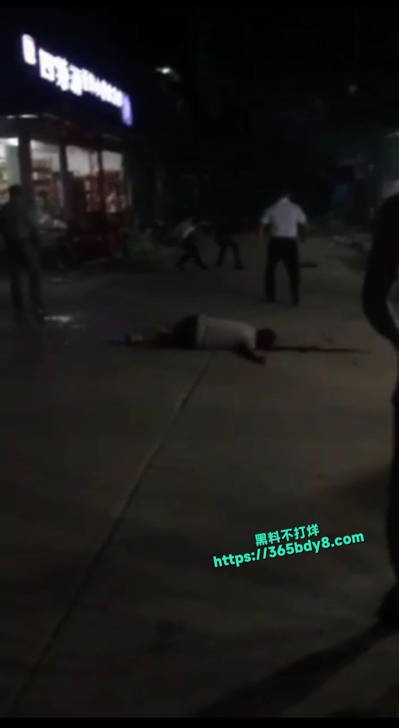 江西樟树多名男子发生争吵后持刀斗殴2