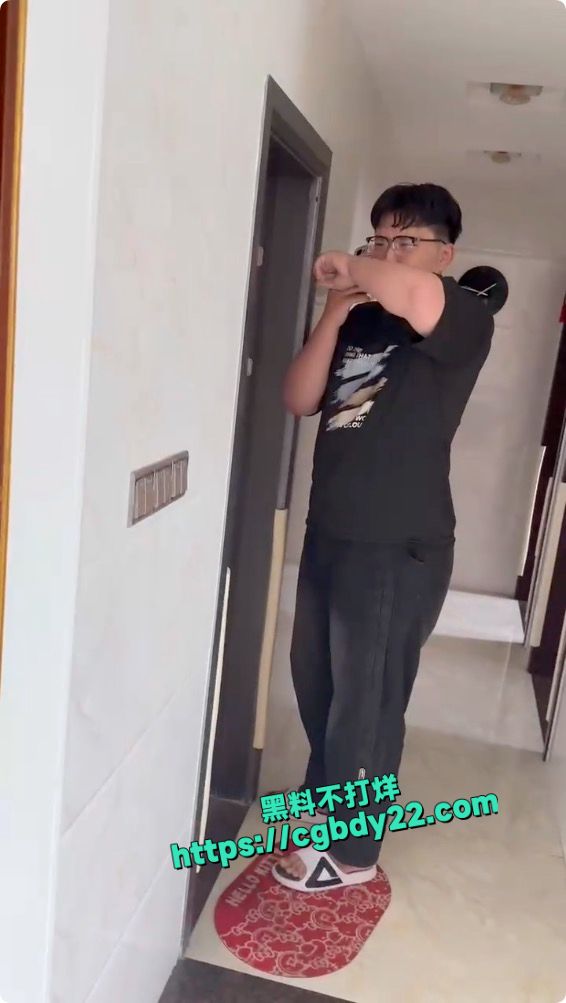 离谱到家，给朋友打完飞机告朋友猥琐3