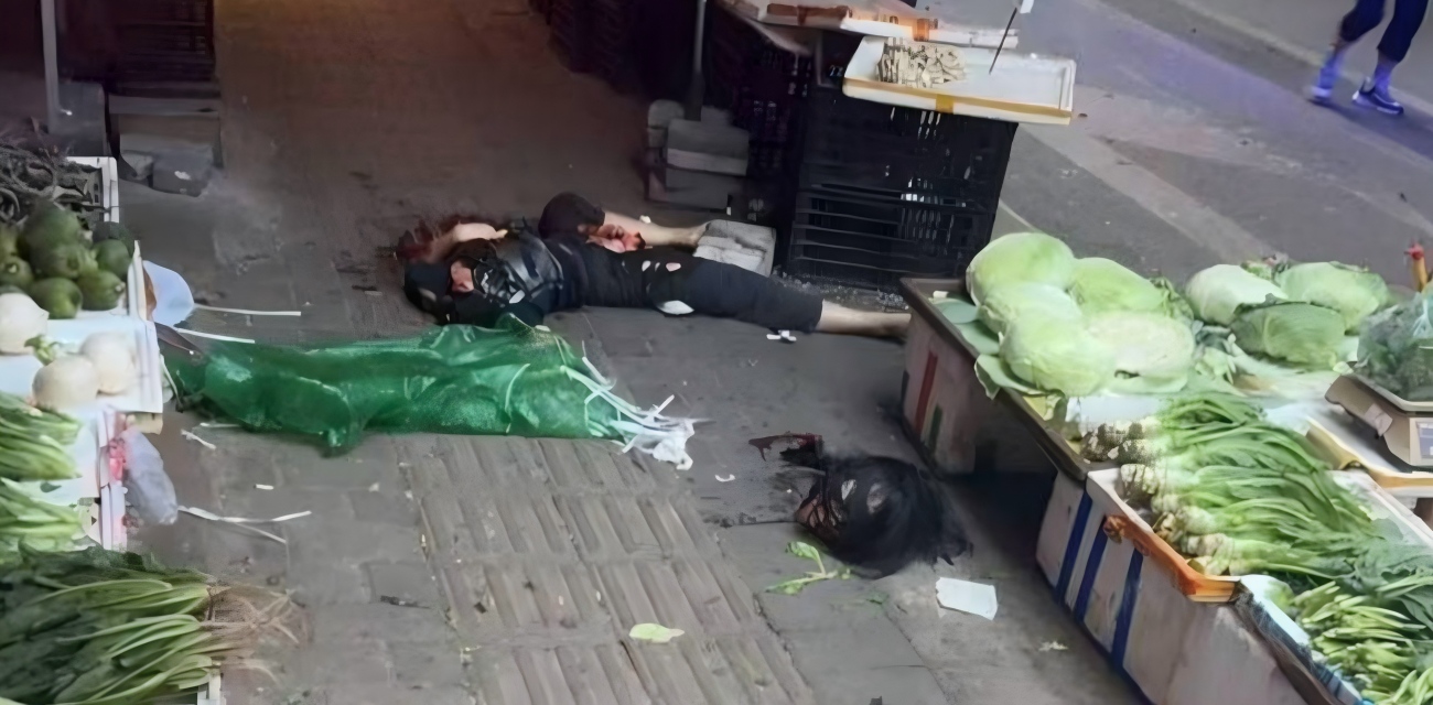 重庆马王坪菜市场惊魂 卖卤鹅女怒砍男友侄女 头断肠流 太惨了