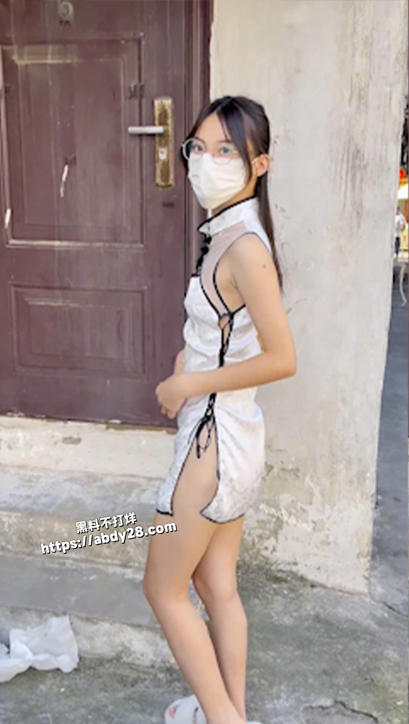 御姐黑丝野外大胆漏出