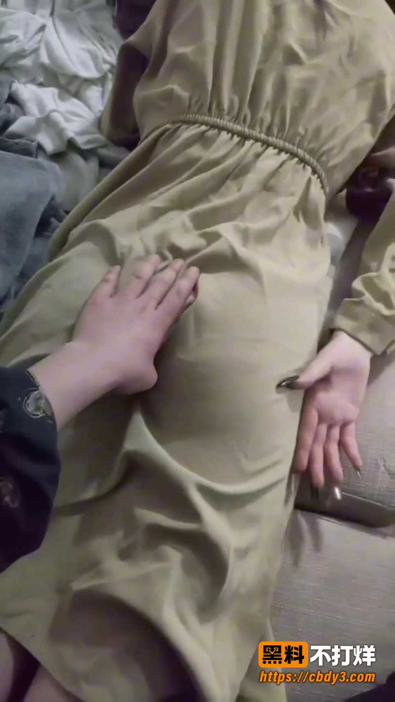 外衣妹子私下玩掰开骚逼自己撸7