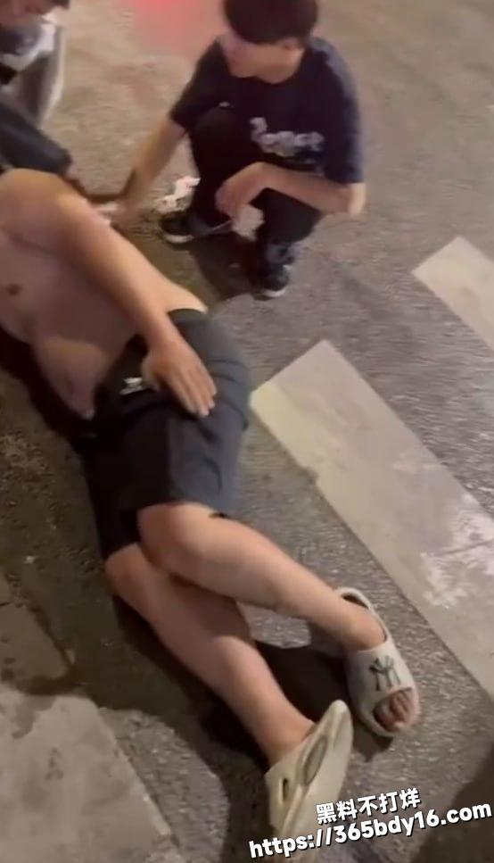 黑丝刀妹砍人1