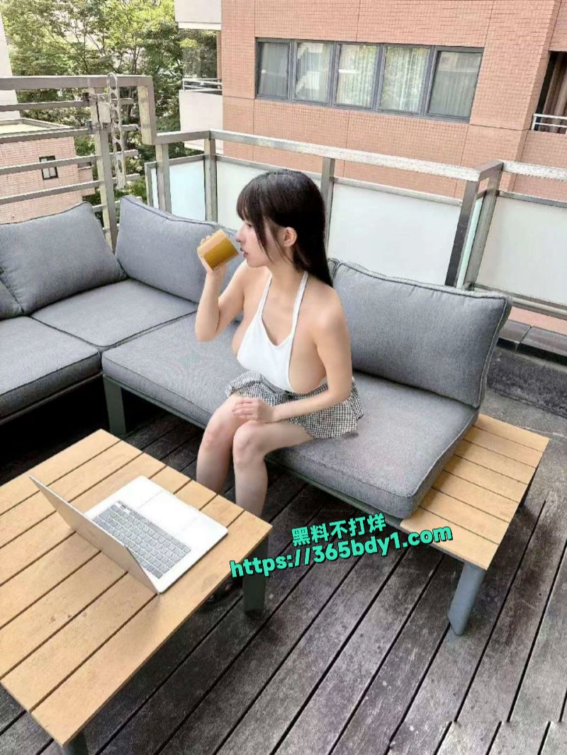 因为奶子太大被学校开除4