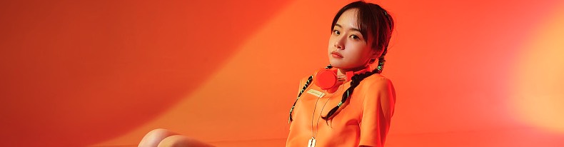00后170cm小母狗身材极品 女群友主动投稿 反差身材展示