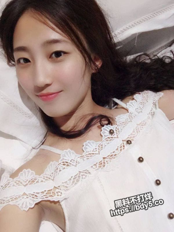 音乐舞蹈学院大四学姐.jpg